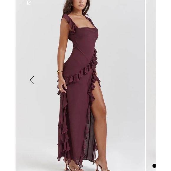 Midi dress with fluttery ruffles in berry color. - Picture 2 of 7